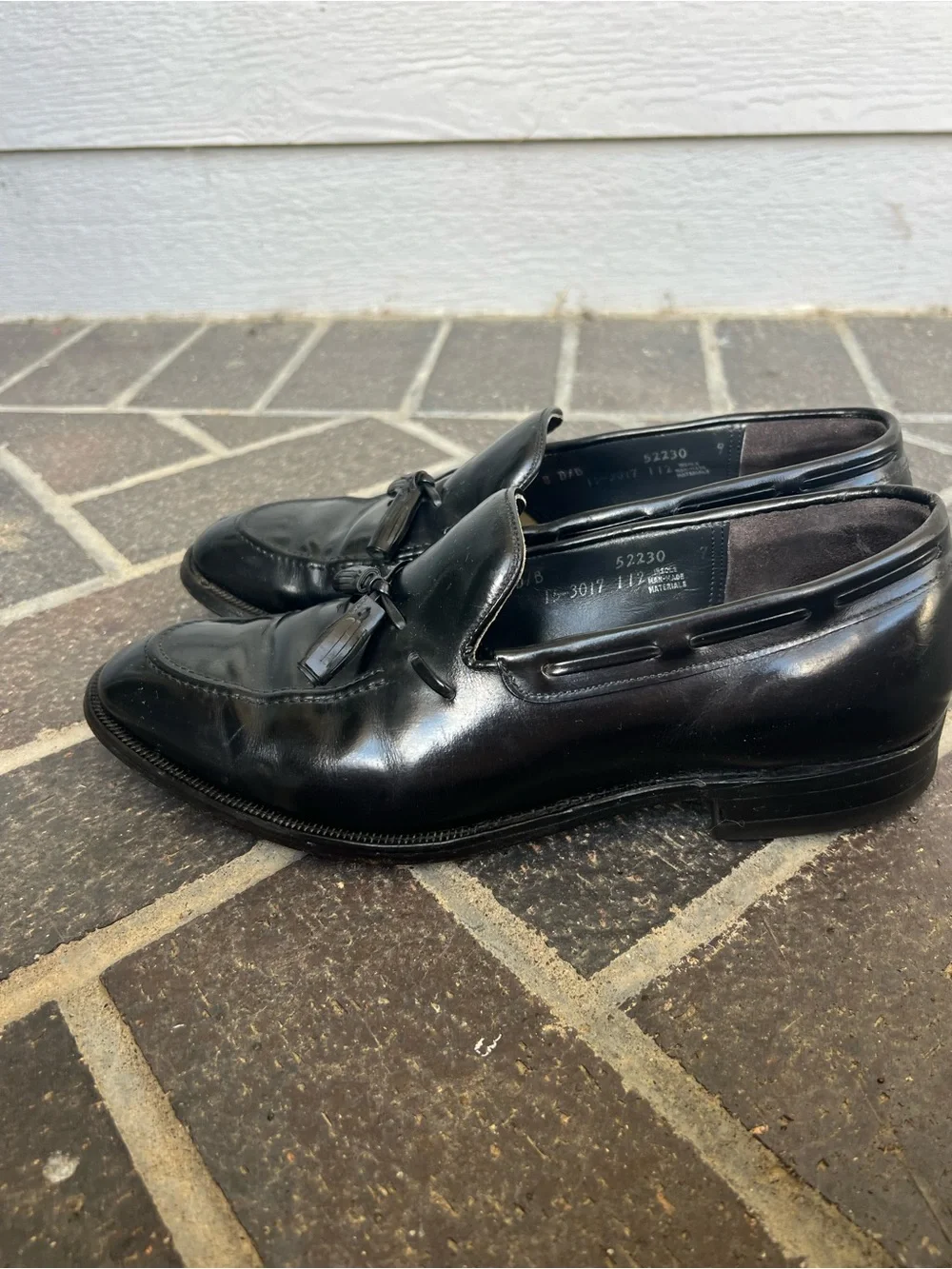 EUC Men’s 8.5 Johnston & Murphy Moc-Toe Black Loafers